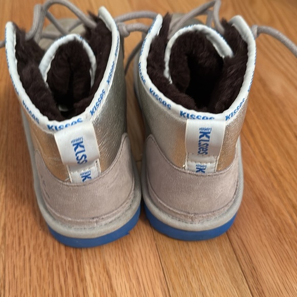 hershey x ugg - Picture 3 of 5